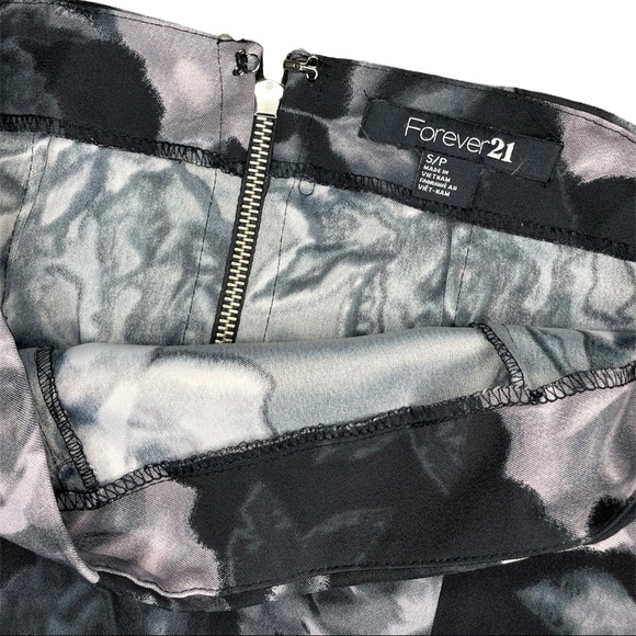 🚫Floral Pencil Skirt🚫SOLD🚫 - Picture 4 of 4